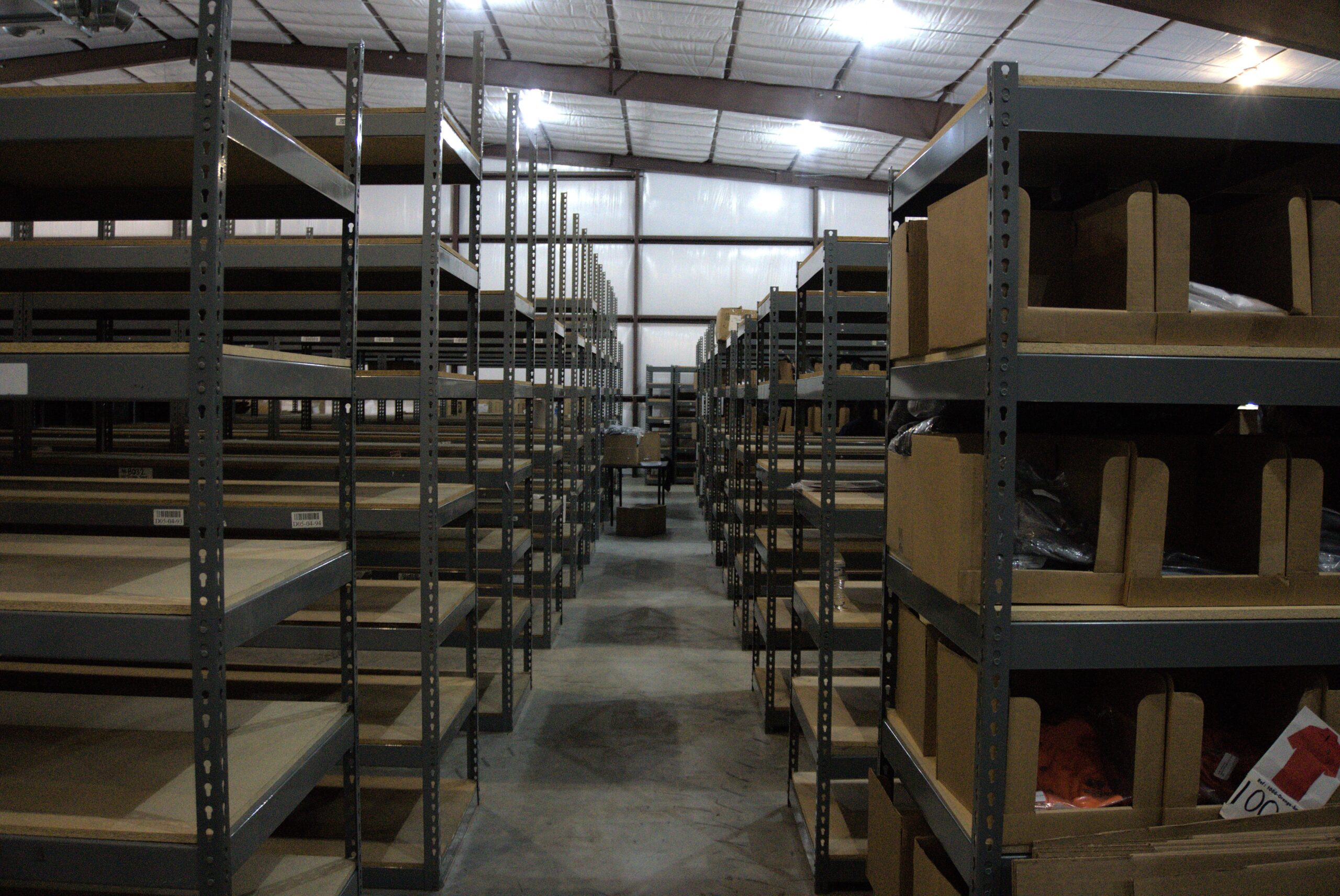 widespan shelving in warehouse